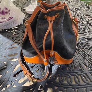Vintage Dooney & Bourke crossbody bucket bag